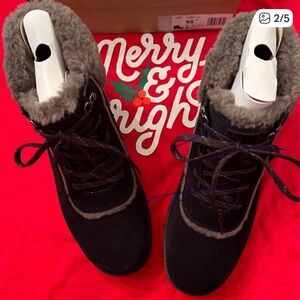 Gorgeouss Ugg boots like new great holiday gift